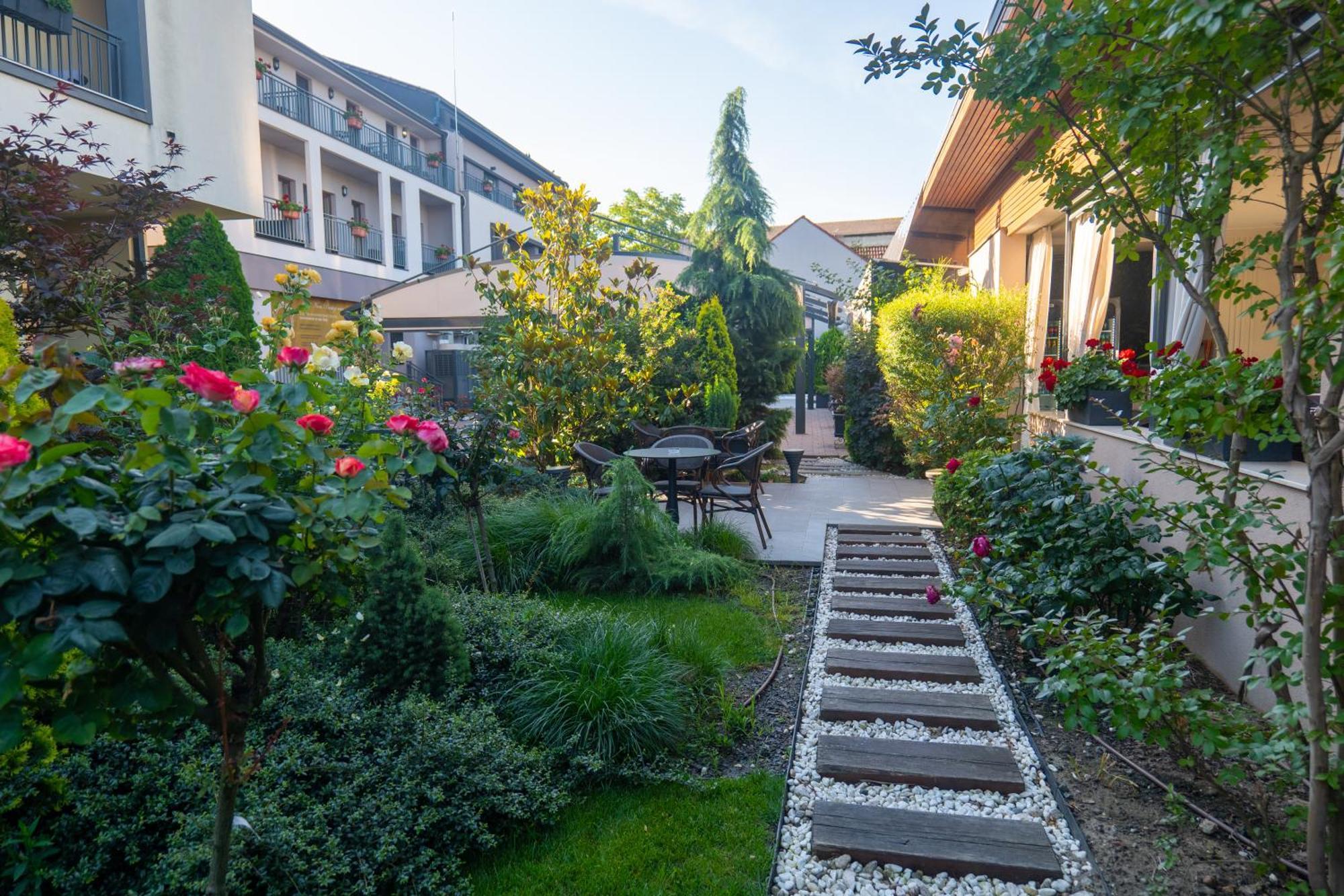 Pensiunea Nora Prestige Timisoara Exterior photo